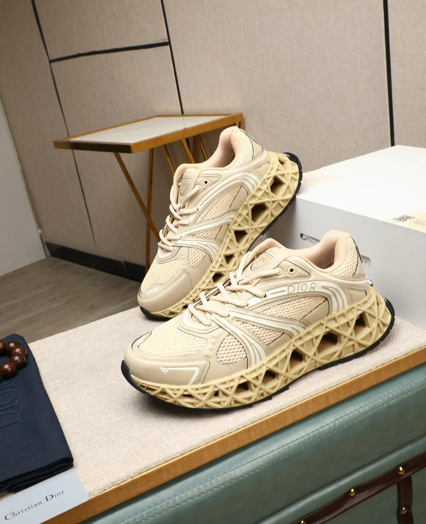 Men's shoes 💰800💰 Men's style 👦🏻Dior Dior B35 High-end quality Original casual sports shoes Upper: special environmentally friendly leather. High-frequency brand totem, brand totem cloth, tongue plastic brand logo, heel high-frequency brand logo Lining: brand canvas Original version: ultra-light TPR·rubber; two-color molded outsole Ultra-high quality control and fine workmanship: High-end, extravagance and class. Size: 39-44 (38, 45, 46, can be customized)…! !
